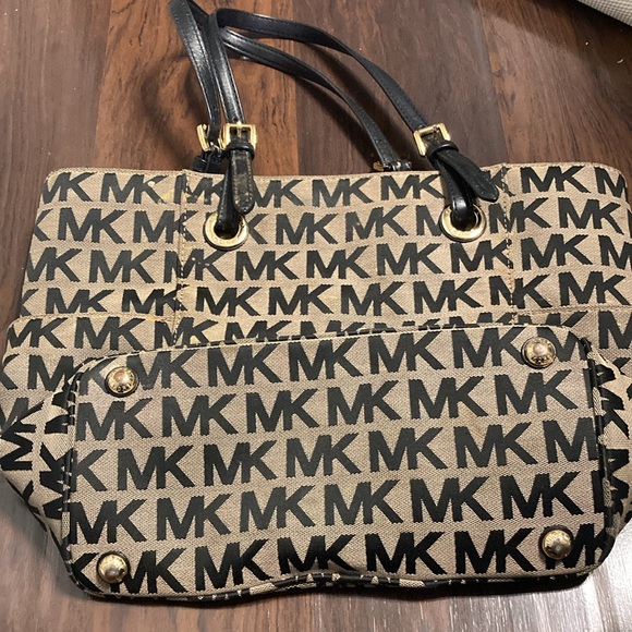 Michael Kors Handbag - Picture 5 of 9